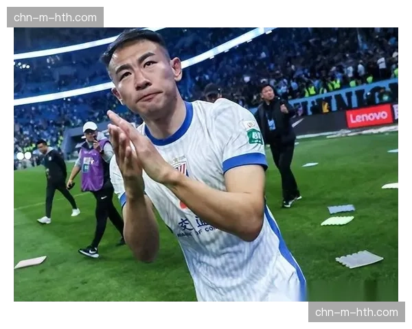 特写：老将于汉超赛后绕场致谢，传闻赛季末或将退役