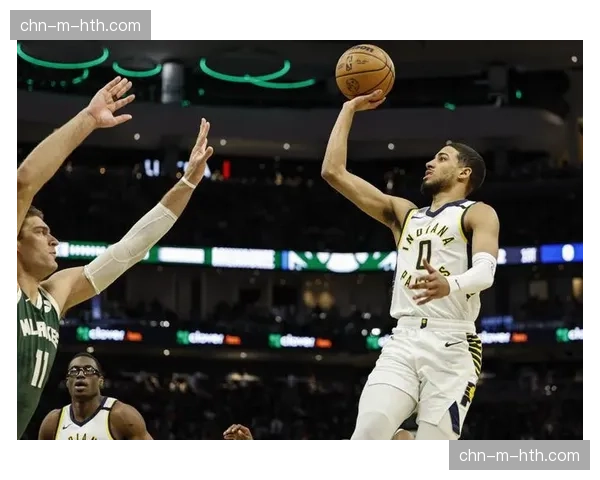 哈利伯顿关键上篮锁定胜局，步行者客场险胜雄鹿晋级次轮